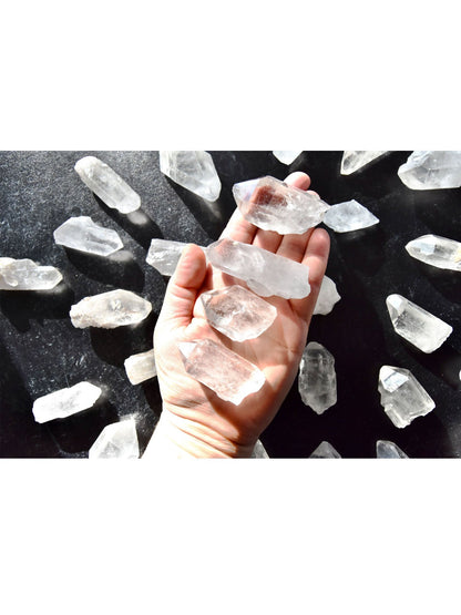 Open hart apotheker kwartskristalpunten ruwe helende mineralen uit Brazilië